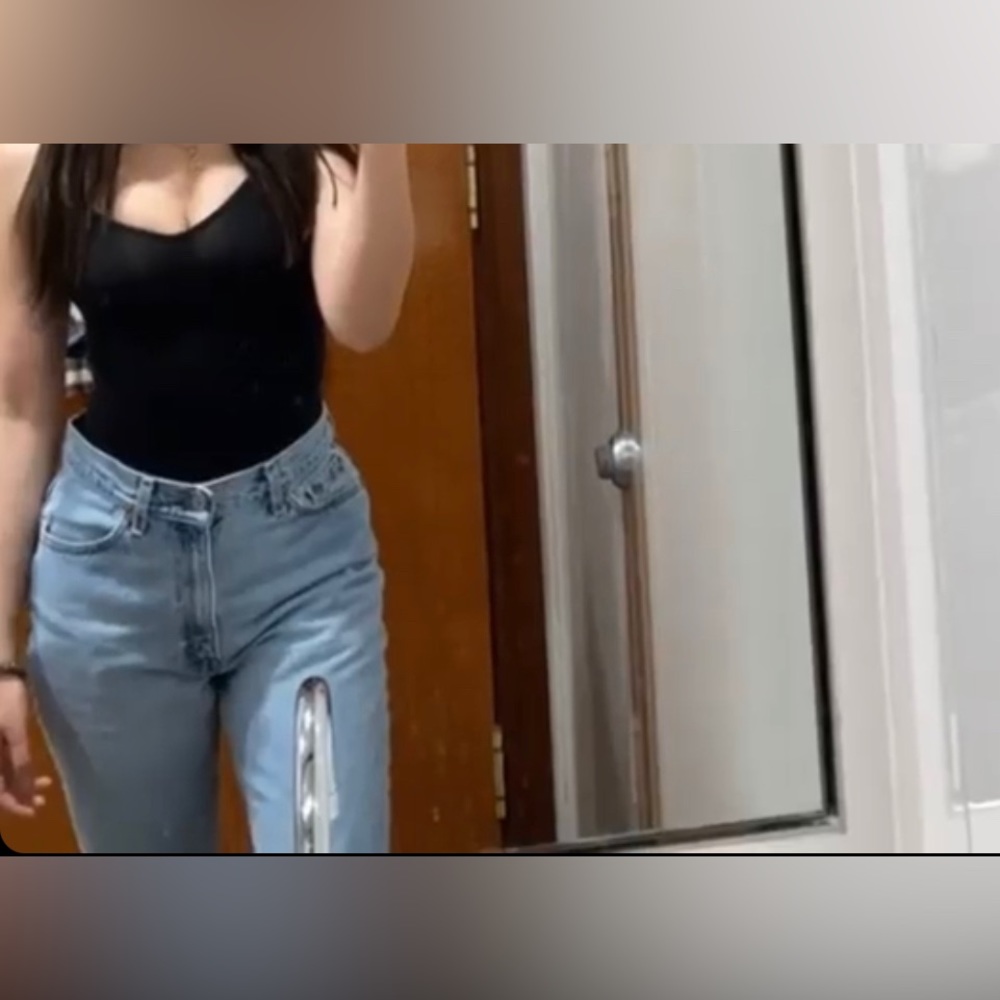 Levi’s - Picture 3 of 5